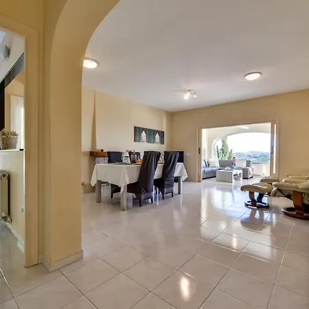 Villa Guzman - Cucarres *