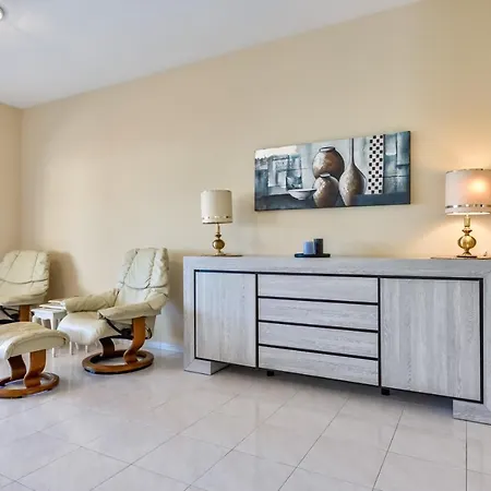 Willa Guzman - Cucarres *