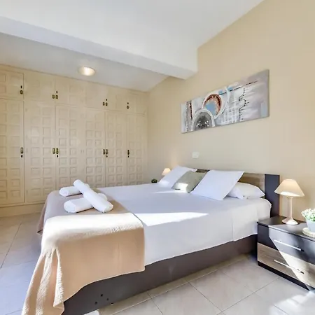 Willa Guzman - Cucarres Calpe