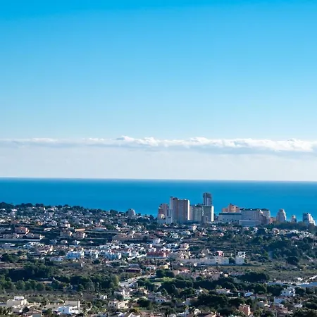 Guzman - Cucarres Willa *