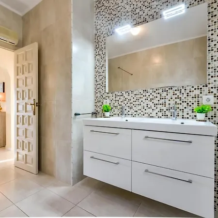 Villa Guzman - Cucarres *