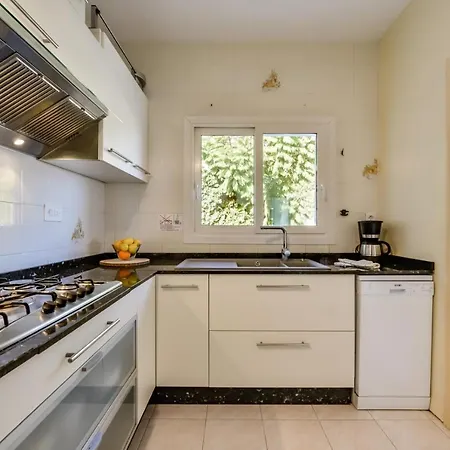 Guzman - Cucarres Willa