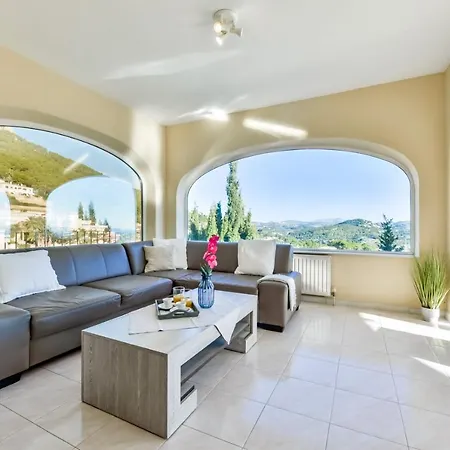 Guzman - Cucarres Willa *