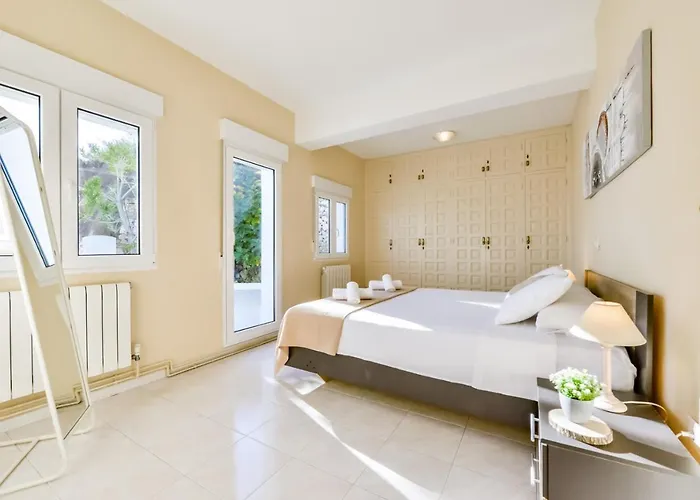 Villa Guzman - Cucarres *