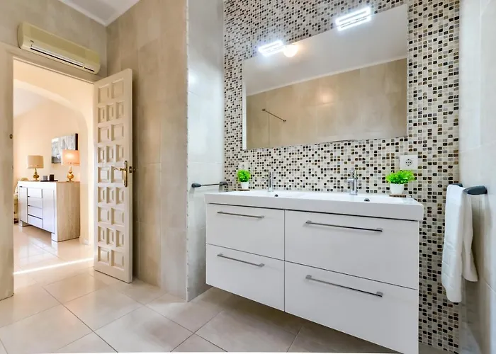 Villa Guzman - Cucarres *