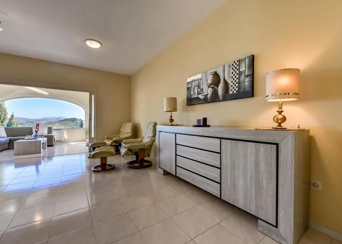 Guzman - Cucarres Villa