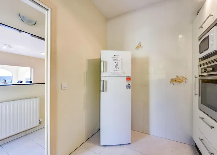 Guzman - Cucarres Villa